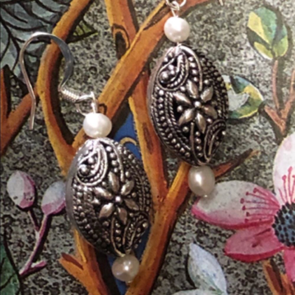 Floral Silver & Pearl Earrings - Picture 2 of 8